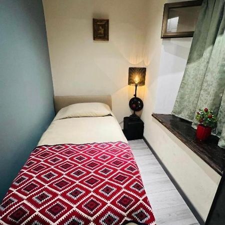 Communication Hostel Батуми Экстерьер фото
