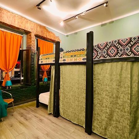 Communication Hostel Батуми Экстерьер фото