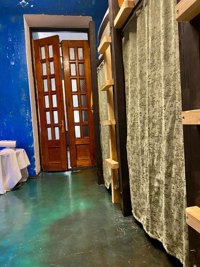 Communication Hostel Батуми Экстерьер фото