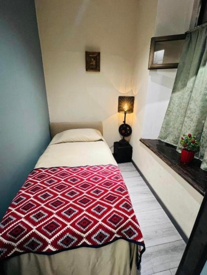 Communication Hostel Батуми Экстерьер фото